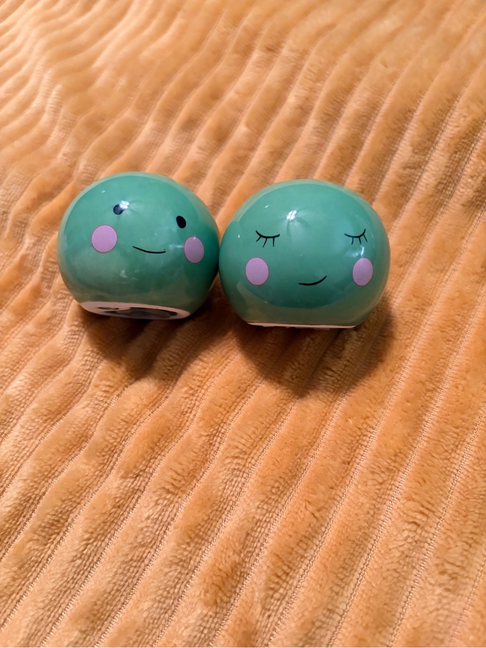 Peas in a Pod Salt and Pepper Shakers